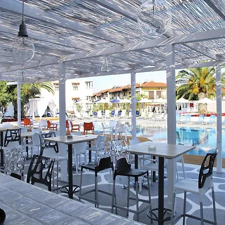Flat In With A Terrace And Communal Pool Pefkochori